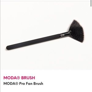 Moda pro fan brush